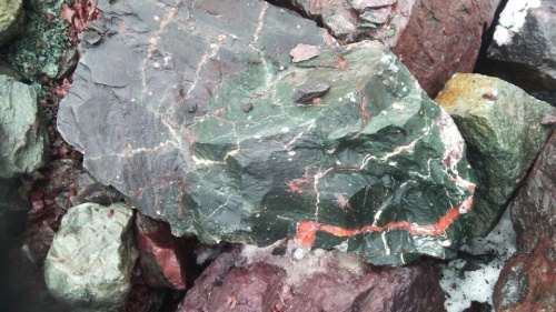 Гигантские зелёные валуны для ландшафтного дизайна весом более 5 тонн купить в Нижнекамске