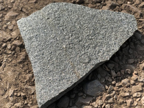 Плитняк златолит Уральский для цоколя, отмостки купить в Нижнекамске