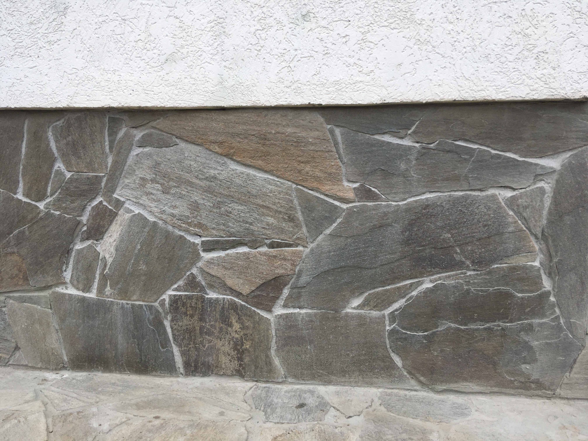 Плитняк златолит Уральский для цоколя, отмостки купить в Нижнекамске