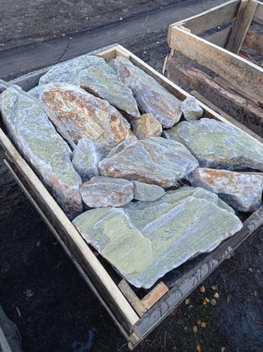 Златолит жёлтый, жёлто-зелёный глыбки и валуны для ланшафтного дизайна купить в Нижнекамске