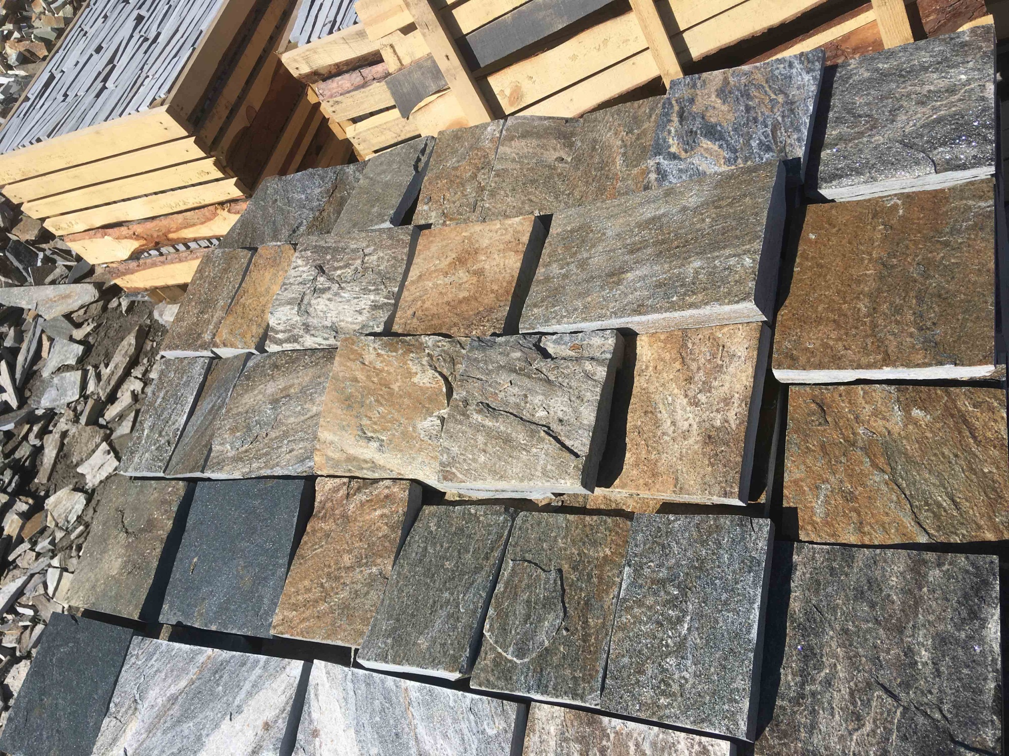 Плитка пилёная златолит Уральский для цоколя, отмостки купить в Нижнекамске