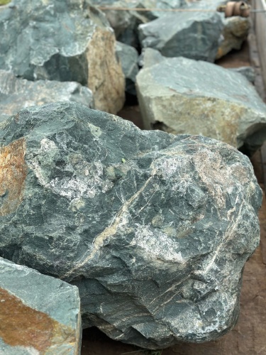 Камни для ландшафтного дизайна зелёные 10-60 килограмм купить в Нижнекамске