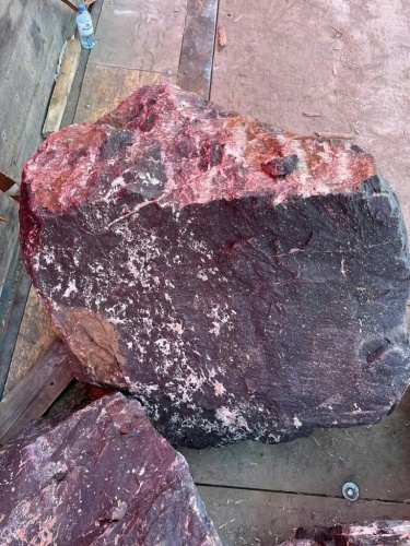 Камни для ландшафтного дизайна красно-фиолетовые 10-60 килограмм купить в Нижнекамске