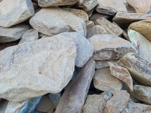 Златолит жёлтый, жёлто-зелёный глыбки и валуны для ланшафтного дизайна купить в Нижнекамске