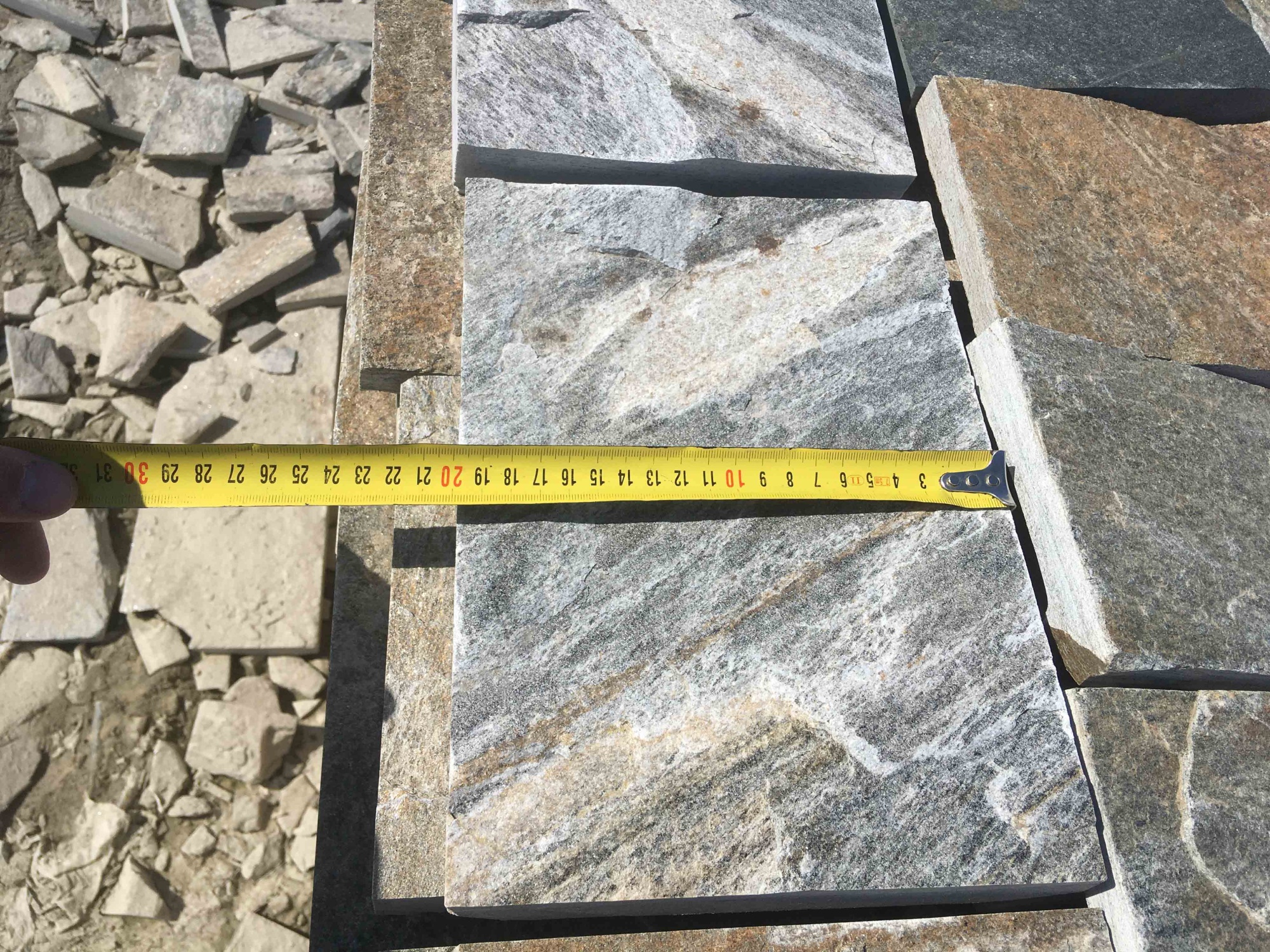 Плитка пилёная златолит Уральский для цоколя, отмостки купить в Нижнекамске