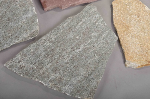 Плитняк златолит Уральский для цоколя, отмостки купить в Нижнекамске