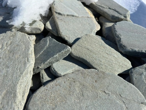 Плитняк златолит зелёный галтованный для цоколя купить в Нижнекамске