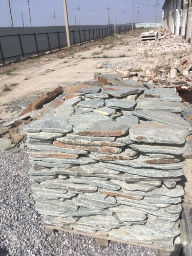 Златолит серебристый галтованный для лестниц купить в Нижнекамске