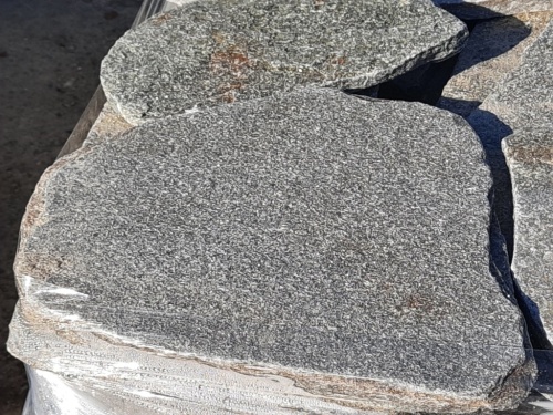 Златолит серебристый галтованный для лестниц купить в Нижнекамске