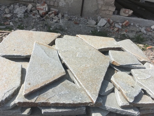 Златолит серебристый галтованный для лестниц купить в Нижнекамске