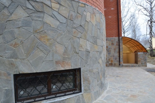 Плитняк златолит Уральский для цоколя, отмостки купить в Нижнекамске